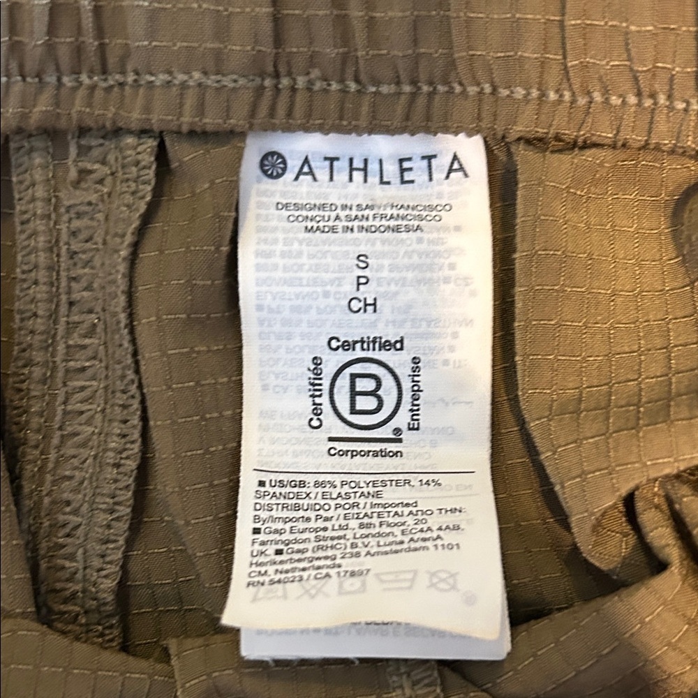 Athleta Olive Women's Cargo Shorts - Picture 2 of 3
